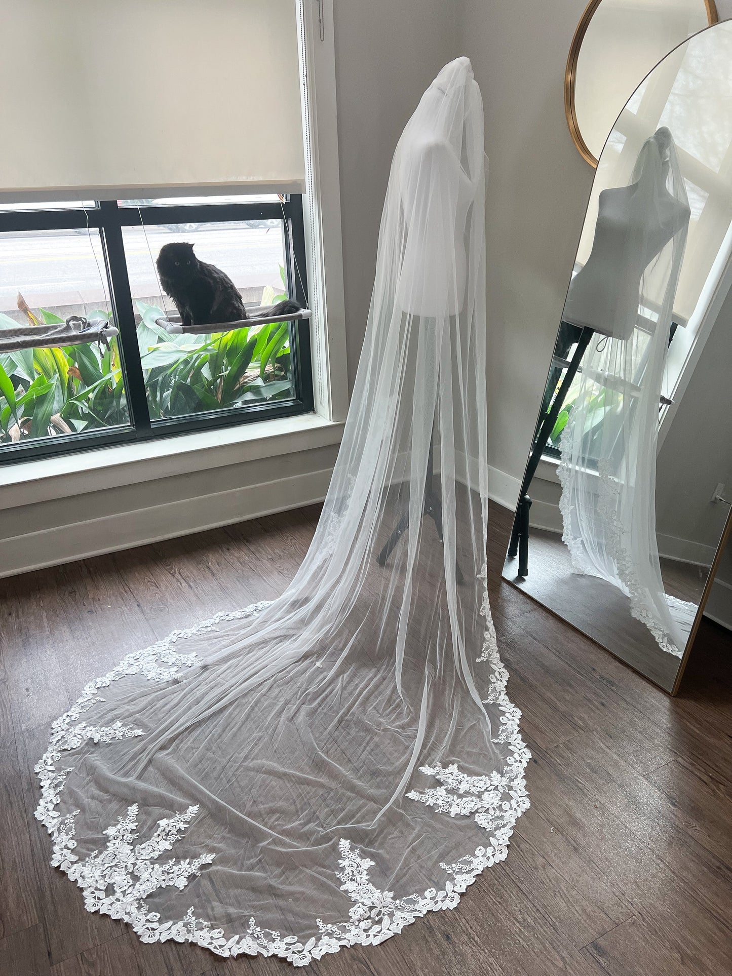 Beautiful Floor Length One Tier Tulle Floral Lace Embroidered Edge Bridal Veil