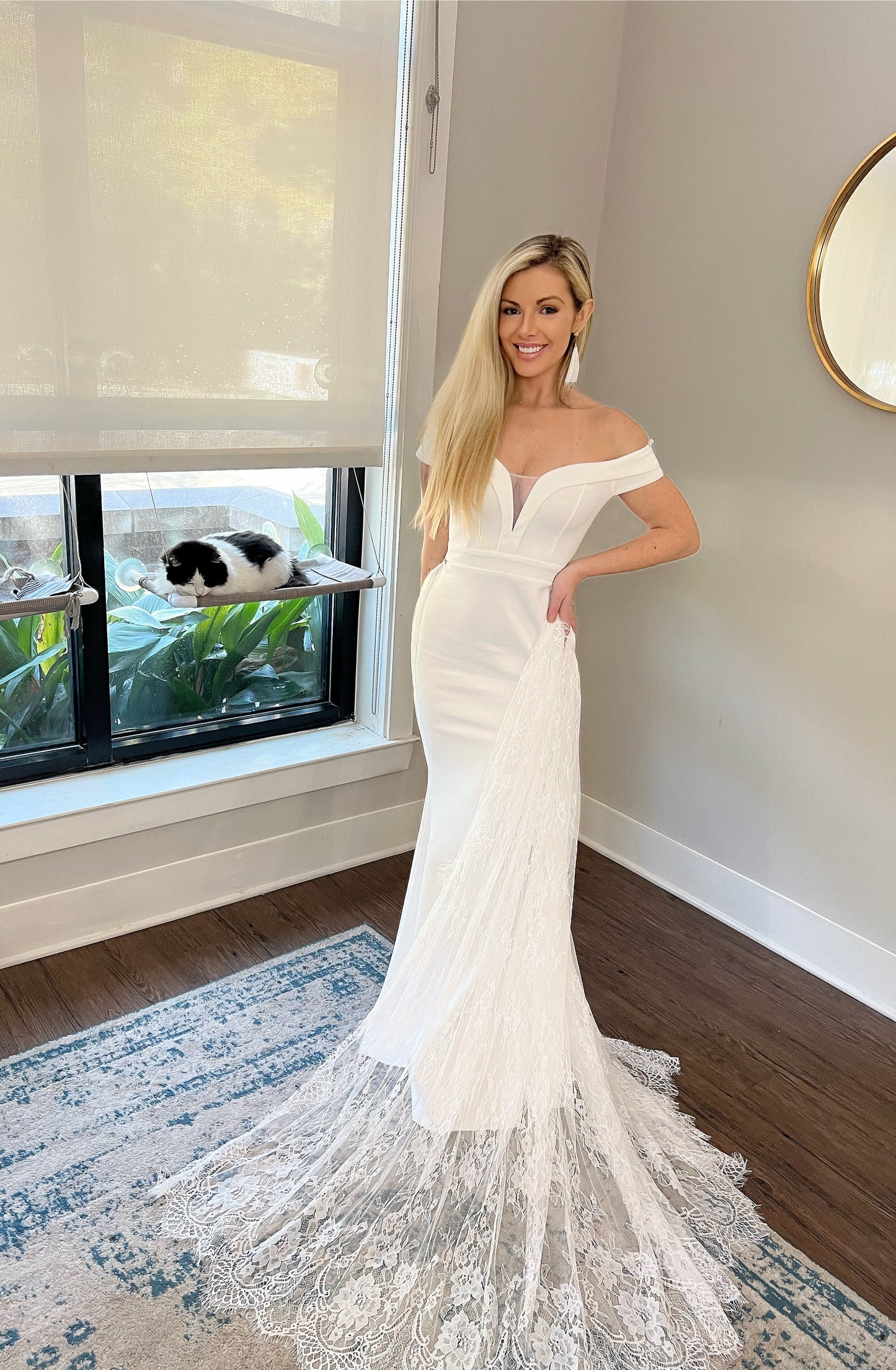 Belt-less Detachable Chantilly Scalloped Lace Wedding Train