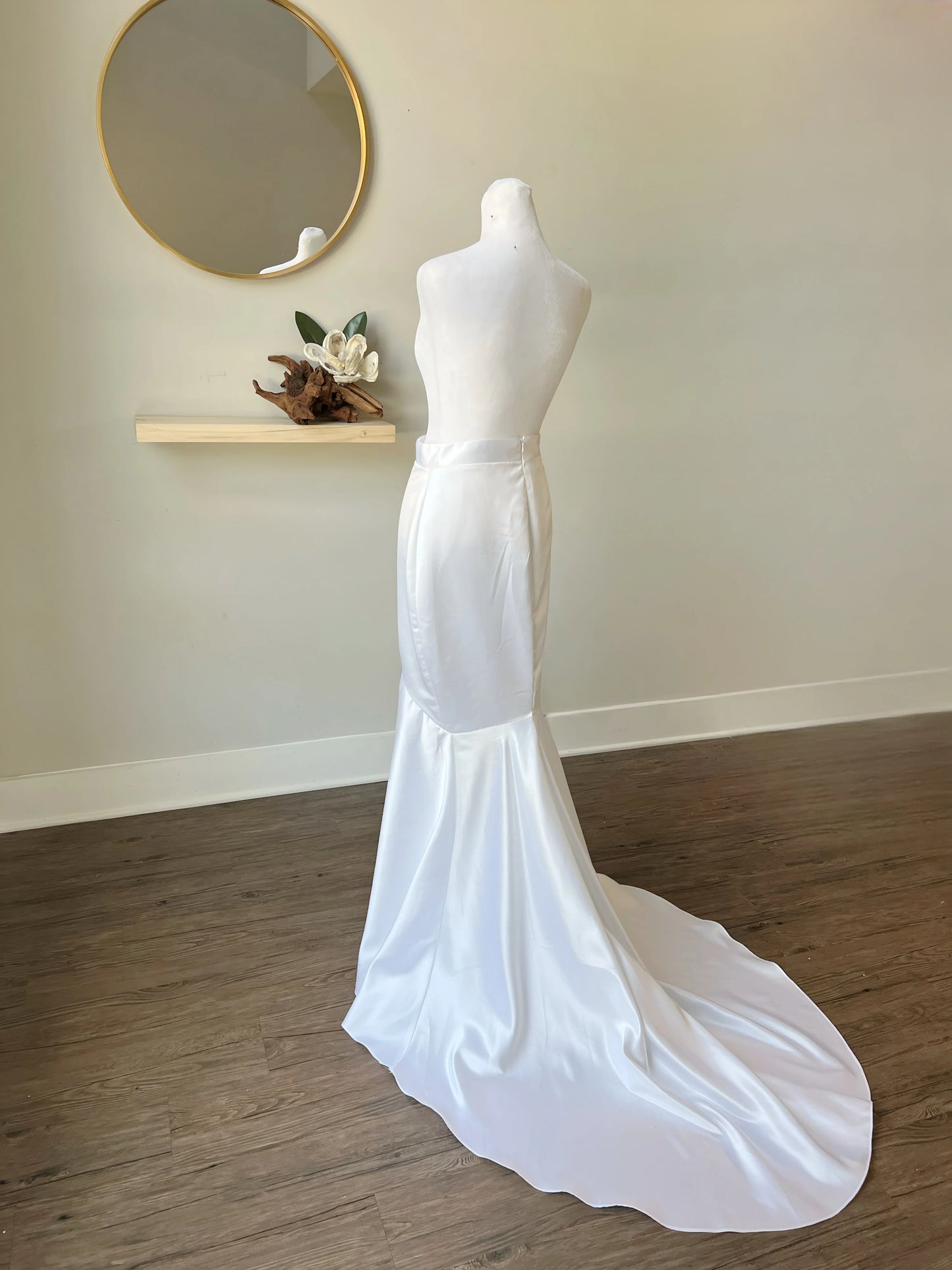 Glamorous Satin Mermaid Wedding Skirt – Sleek & Timeless Bridal Style