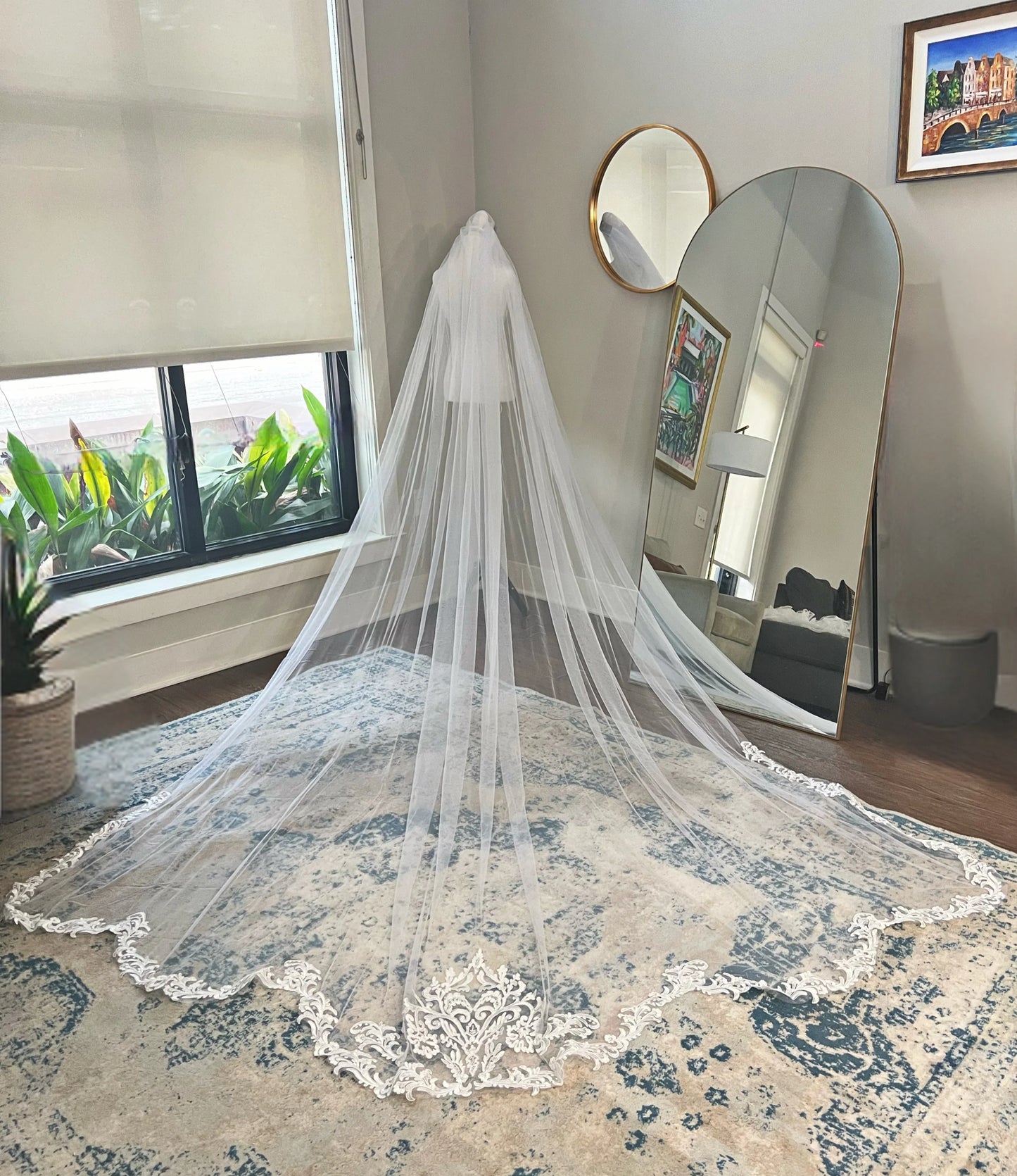 Elegant Cathedral Length Sheer Tulle Wedding Veil Scalloped Intricate Lace Trim with Comb