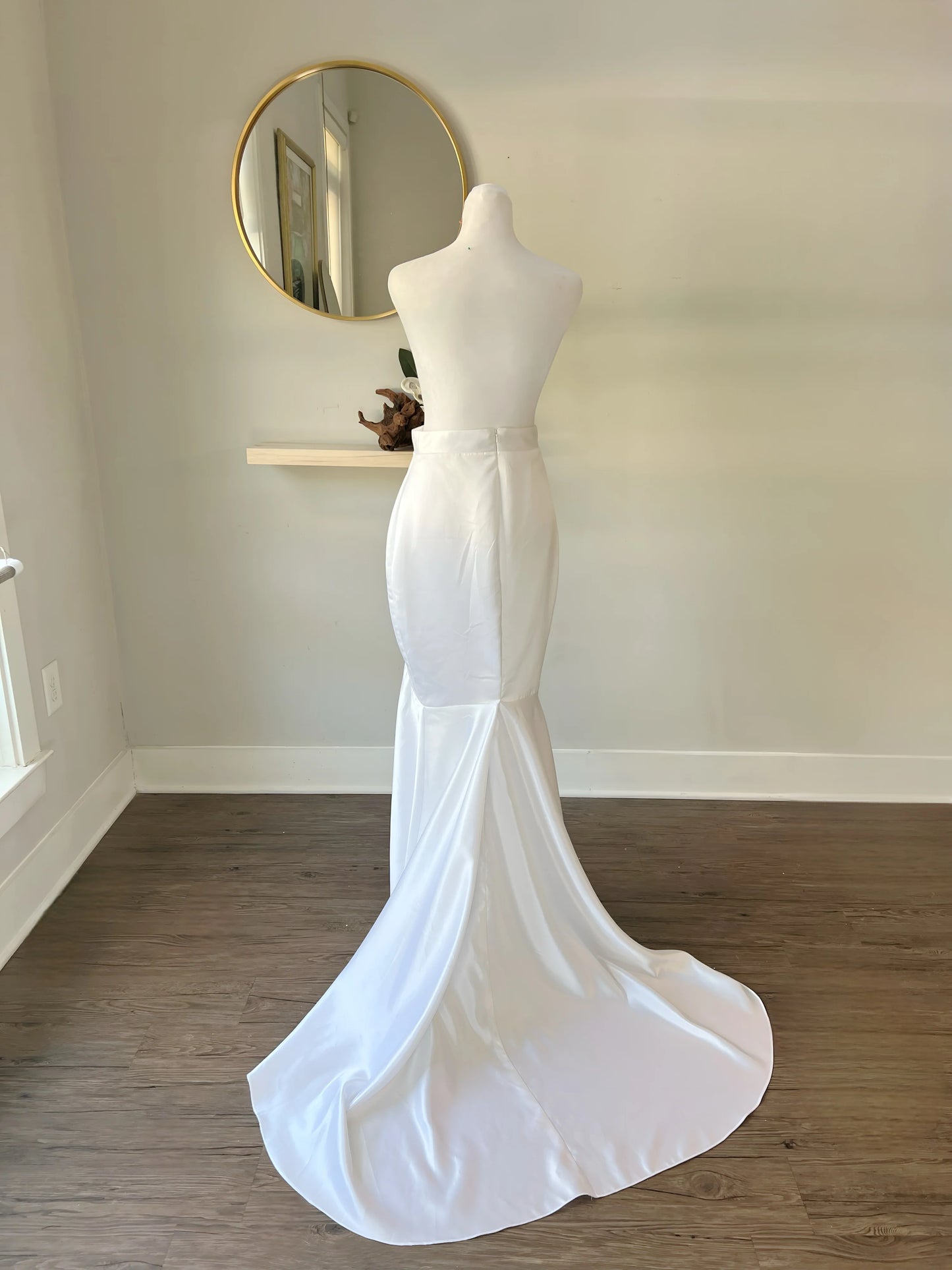 Glamorous Satin Mermaid Wedding Skirt – Sleek & Timeless Bridal Style
