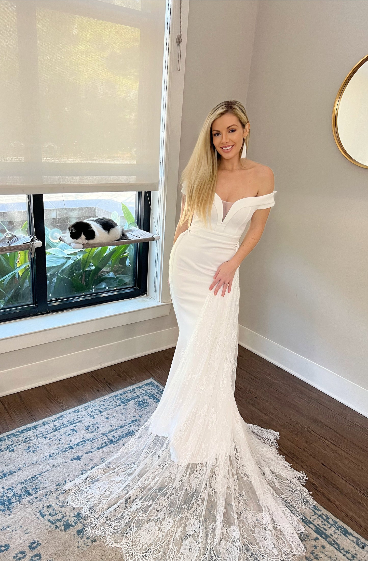 Belt-less Detachable Chantilly Scalloped Lace Wedding Train
