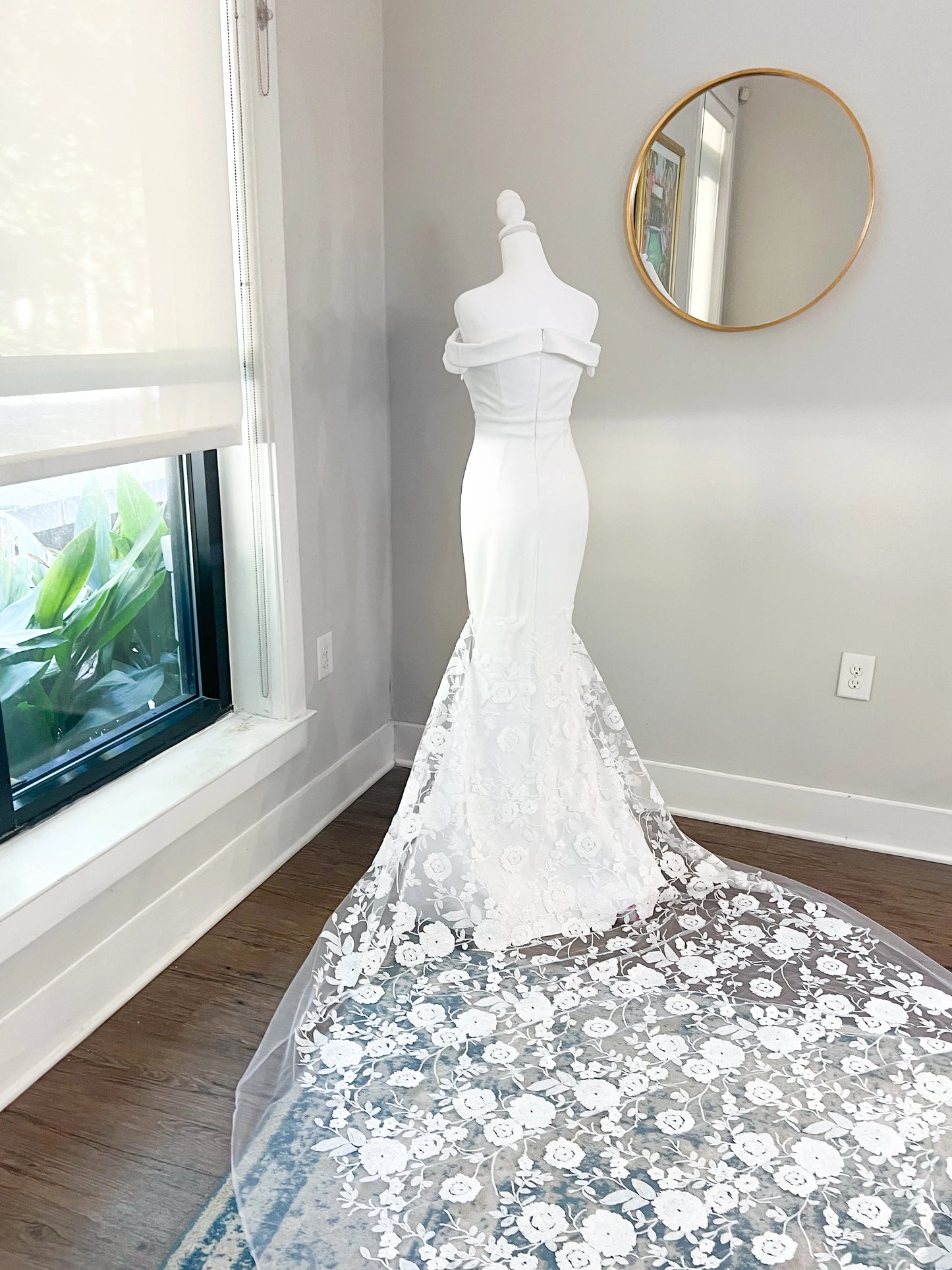 Luxurious Trumpet Wedding Dress detailed with Appliqués Sequin Floral Wedding Train