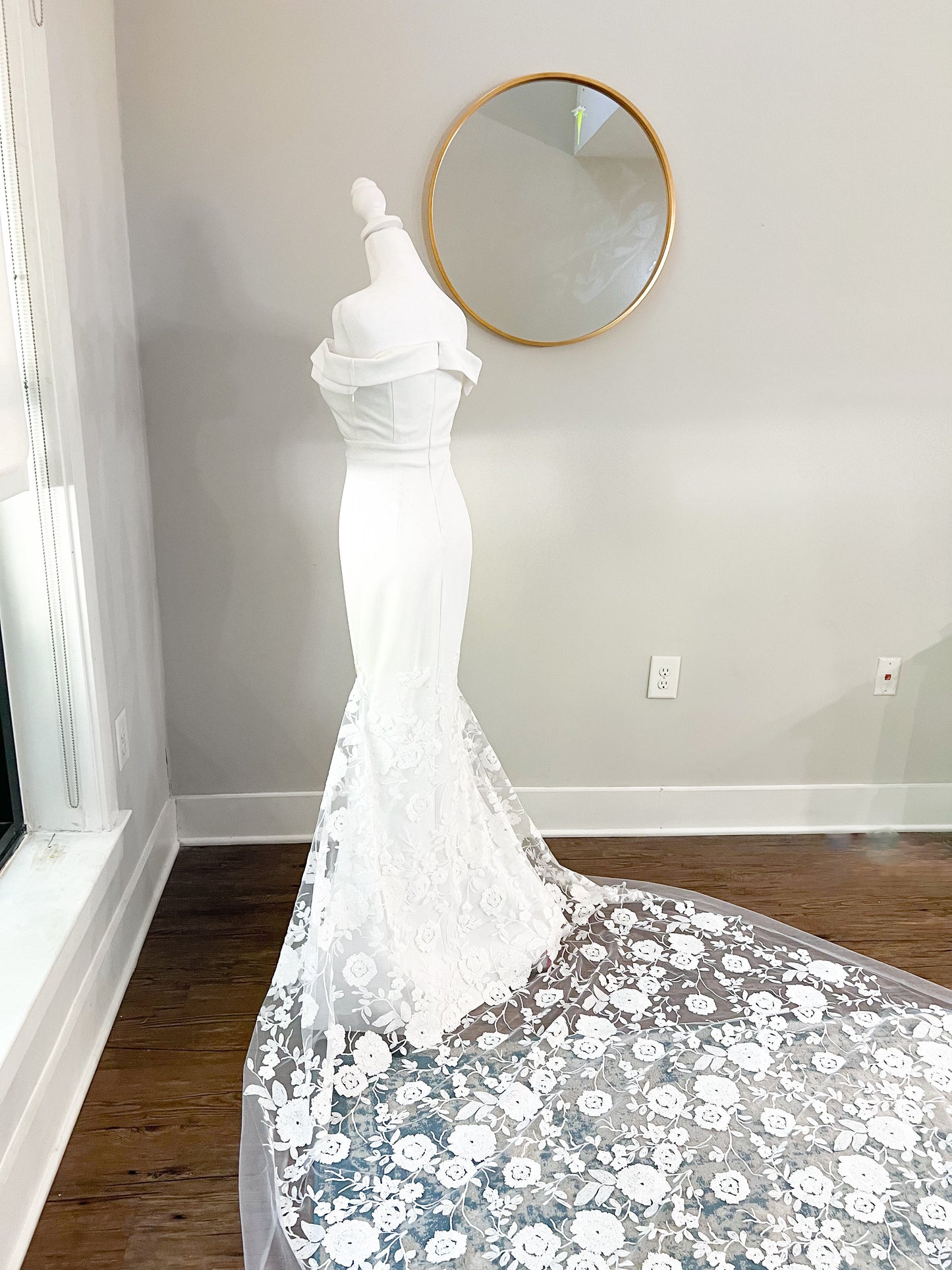 Luxurious Trumpet Wedding Dress detailed with Appliqués Sequin Floral Wedding Train