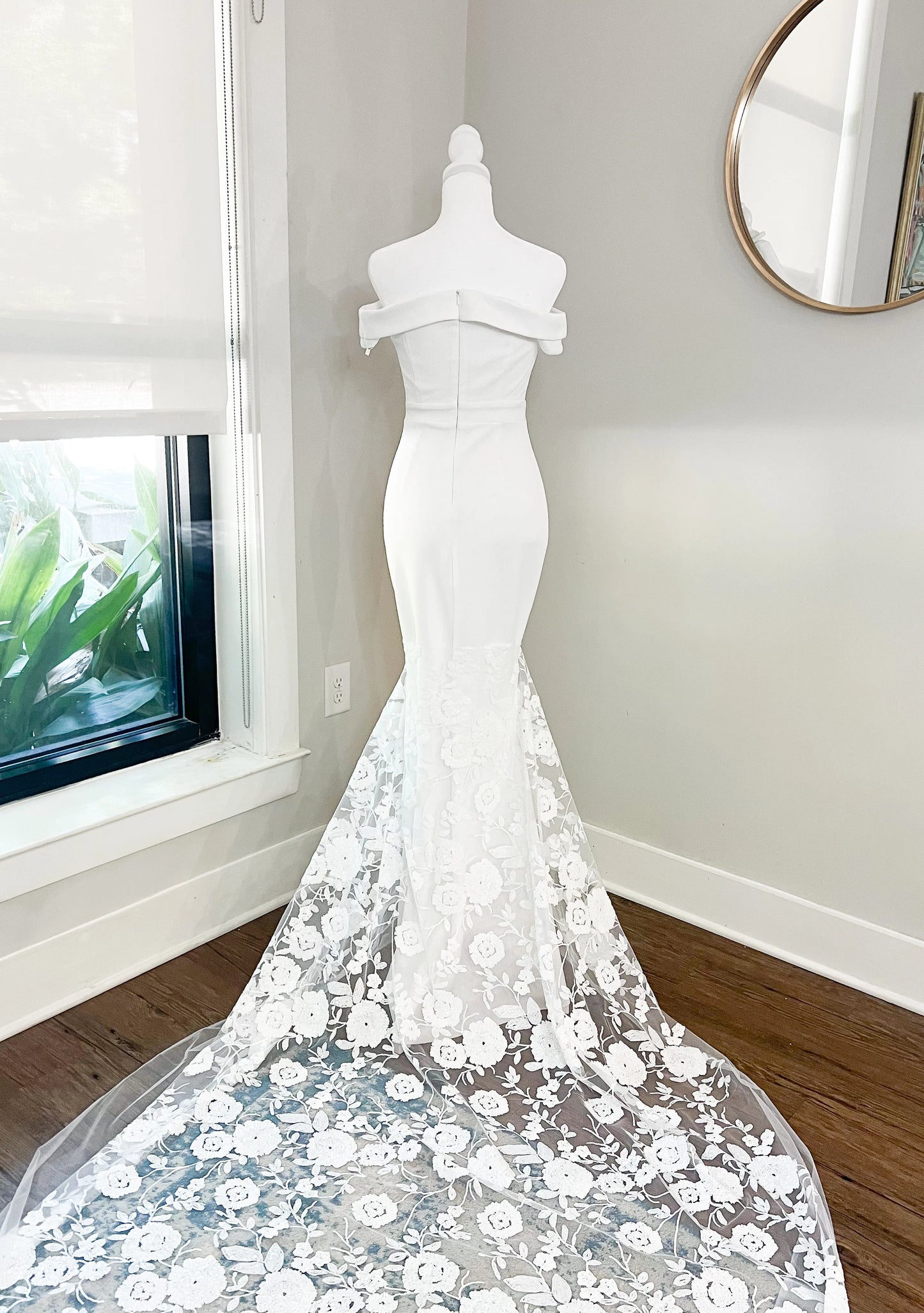 Luxurious Trumpet Wedding Dress detailed with Appliqués Sequin Floral Wedding Train