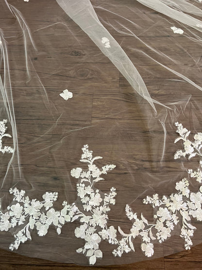 Elegant Circular Floor Length Floral Lace Embroidered Trim Wedding Veil with Comb