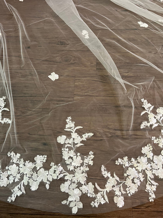 Elegant Circular Floor Length Floral Lace Embroidered Trim Wedding Veil with Comb