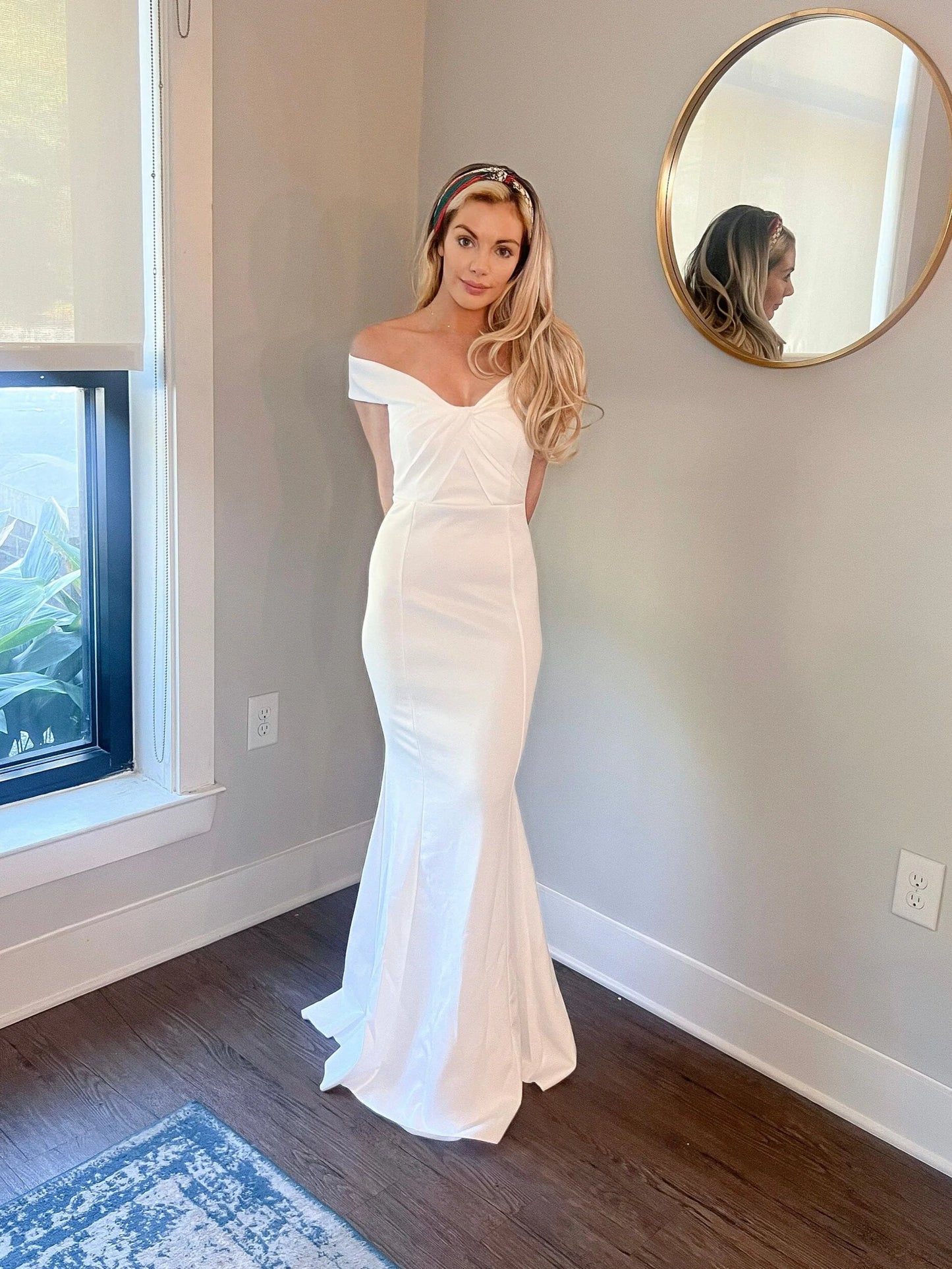 Simple White Trumpet Wedding Dress with Small Train