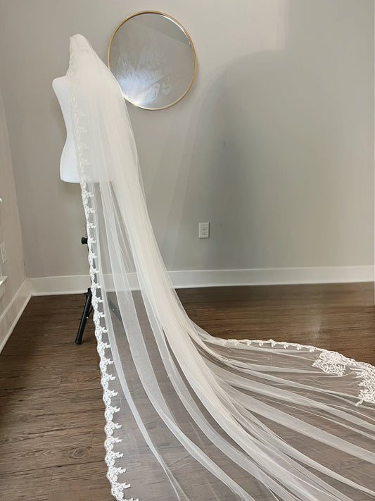 Romantic Chantilly All Lace Trim Cathedral Length Spanish Bridal Veil