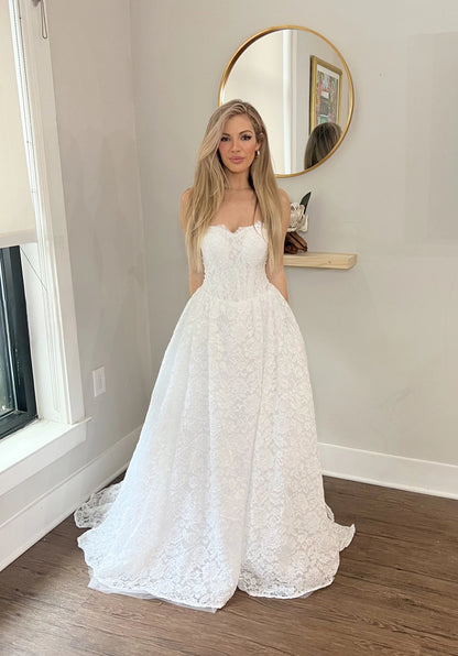 Elegant Lace Ballgown Wedding Dress – Strapless Bridal Perfection
