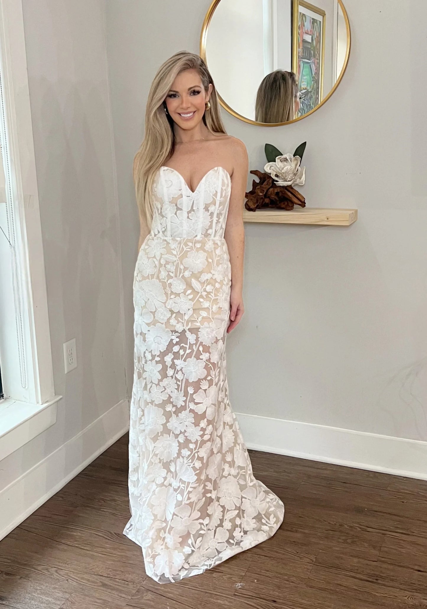 Romantic Floral Lace Wedding Dress with Sweetheart Neckline