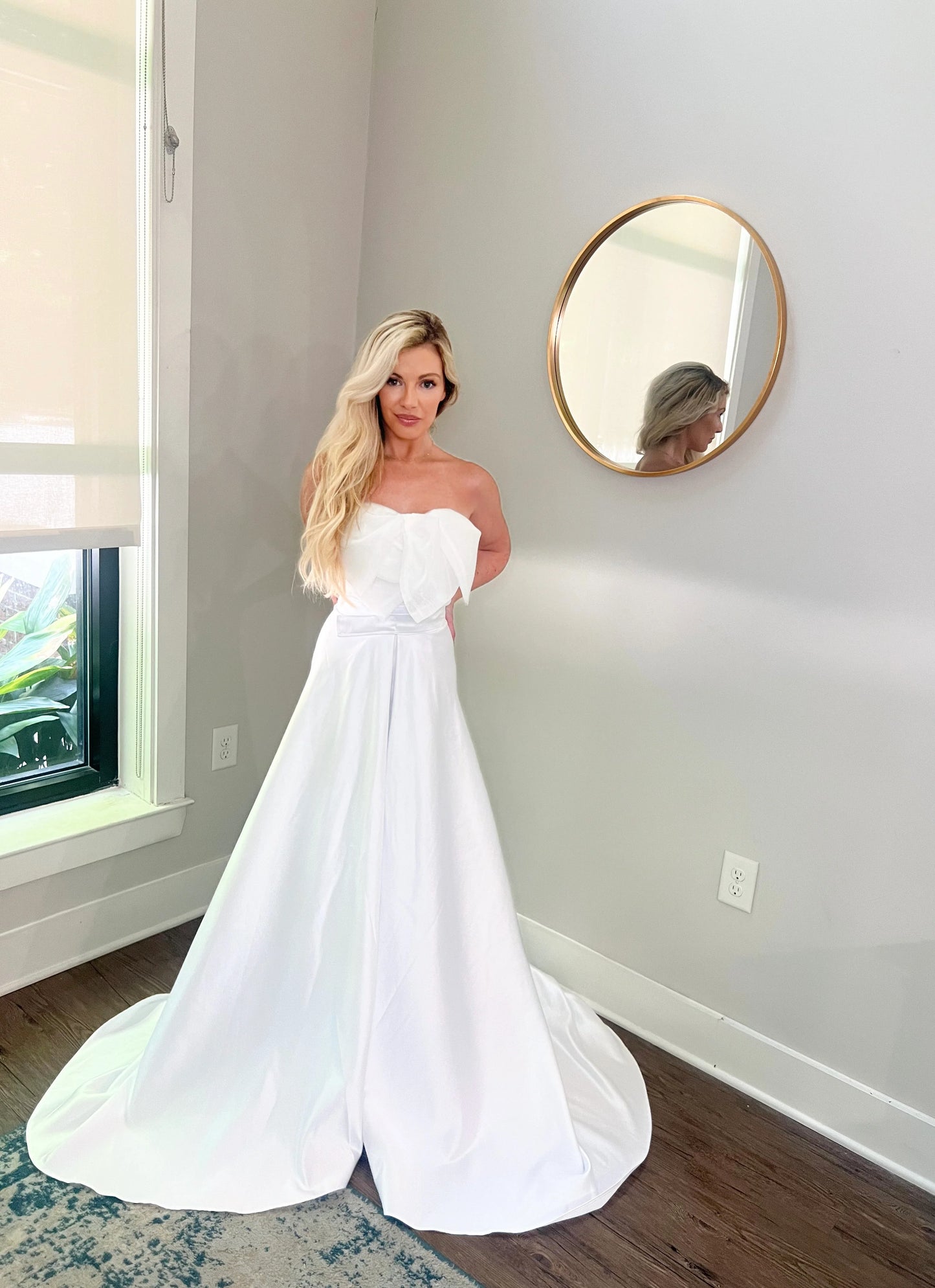 Bow-Tiful Elegance: Stunning Wedding Dress with Statement Bow, Subtle Train, and Stretchy Fabric