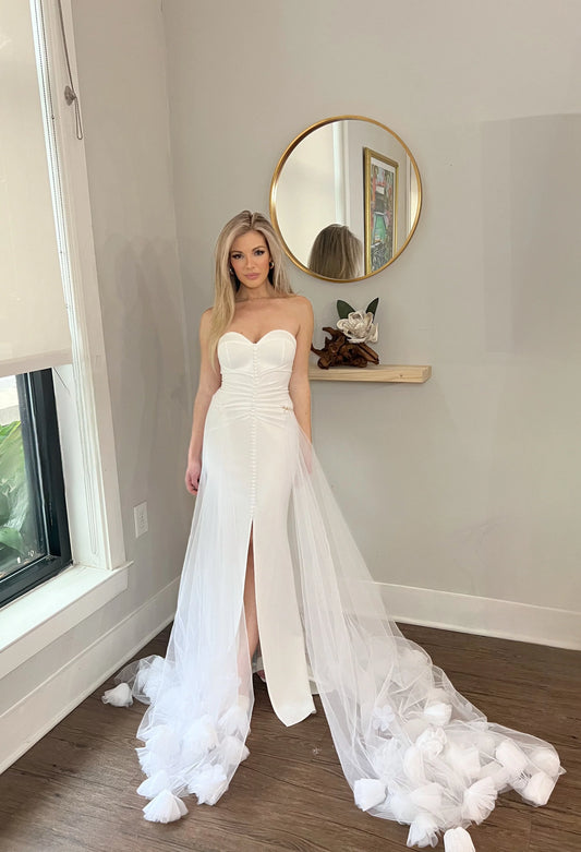 Detachable Tulle Wedding Train with 3D Tulle Roses– A Romantic Statement