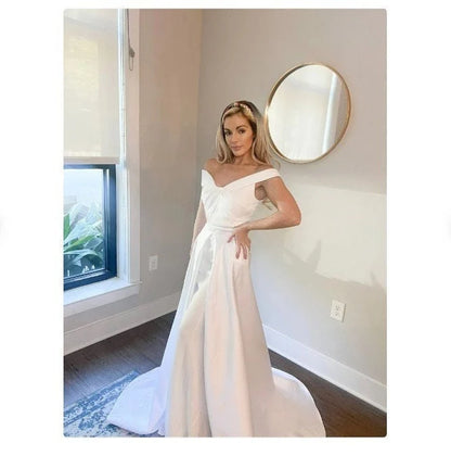 Sophisticated Trumpet Wedding Dress with Detachable Satin Train