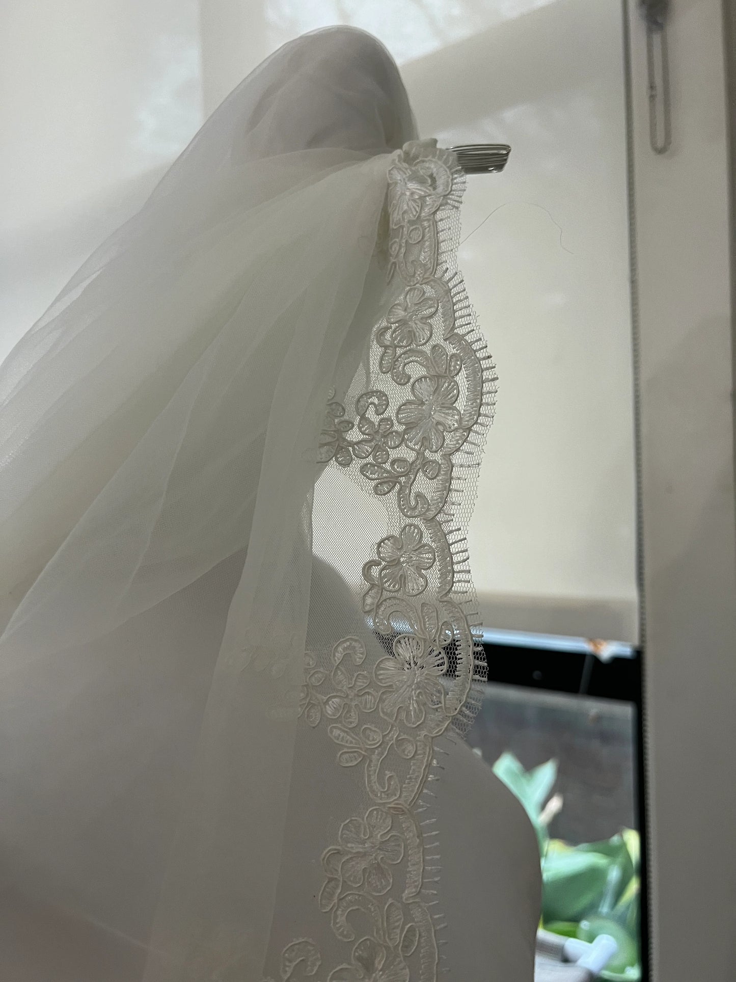 Romantic Chantilly All Lace Trim Cathedral Length Spanish Bridal Veil