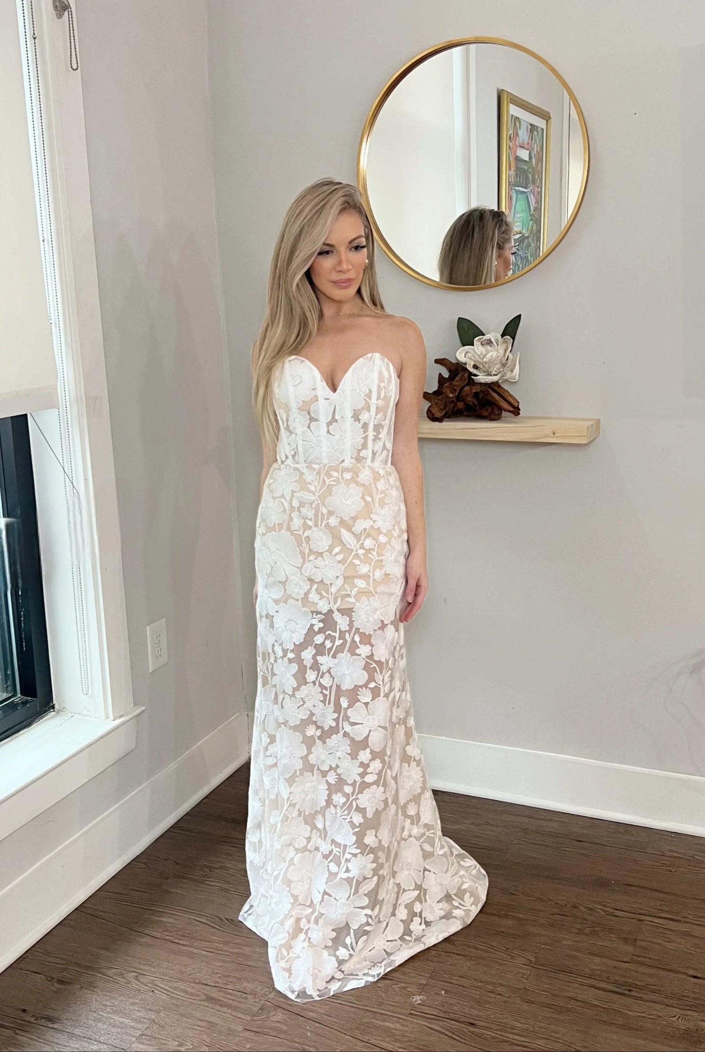 Romantic Floral Lace Wedding Dress with Sweetheart Neckline
