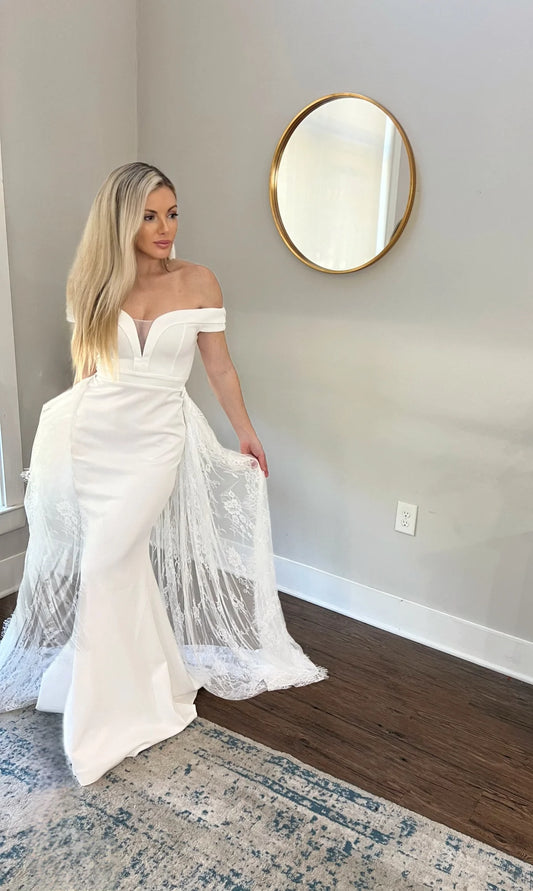 Belt-less Detachable Chantilly Scalloped Lace Wedding Train