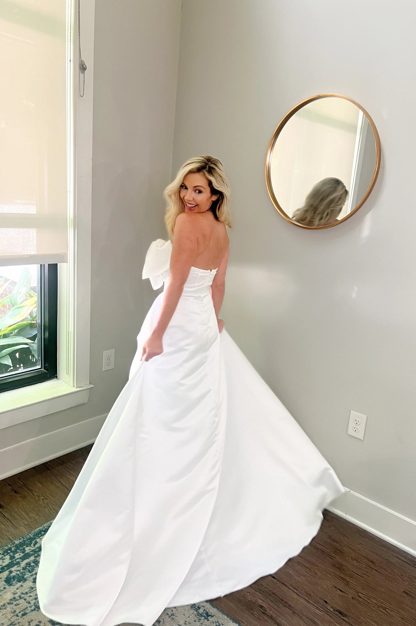Bow-Tiful Elegance: Stunning Wedding Dress with Statement Bow, Subtle Train, and Stretchy Fabric