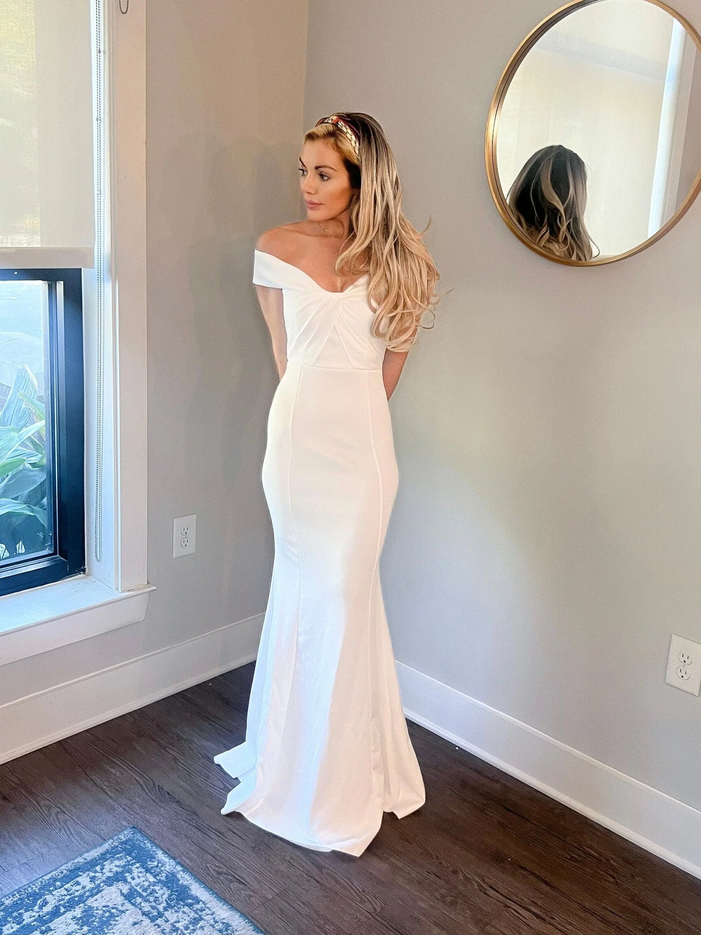 Simple White Trumpet Wedding Dress with Small Train